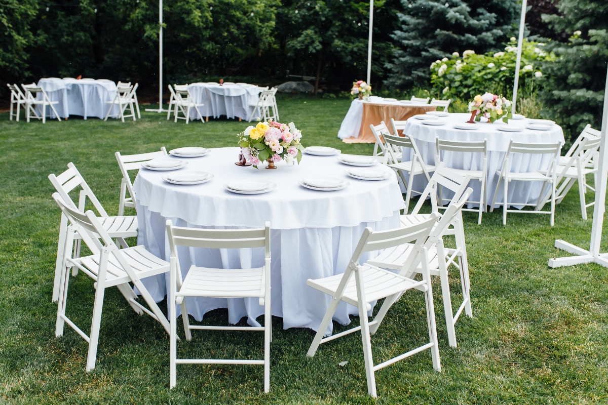 mesas y sillas plegables para eventos